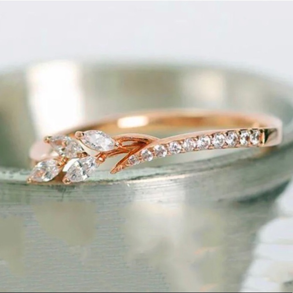 NEW ๐ Rose Gold over 925 Crystal leaf Ring - Picture 2 of 5